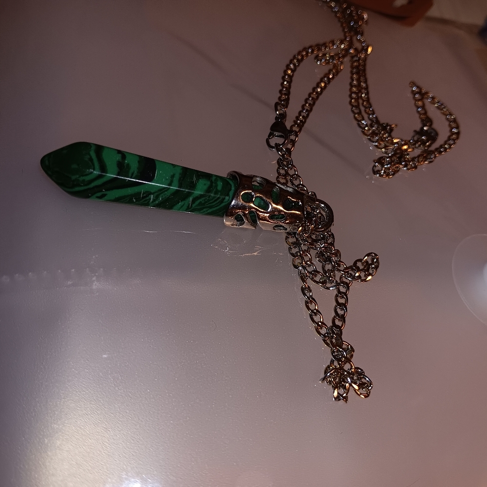 Green and Black Crystal Pendant Necklace
